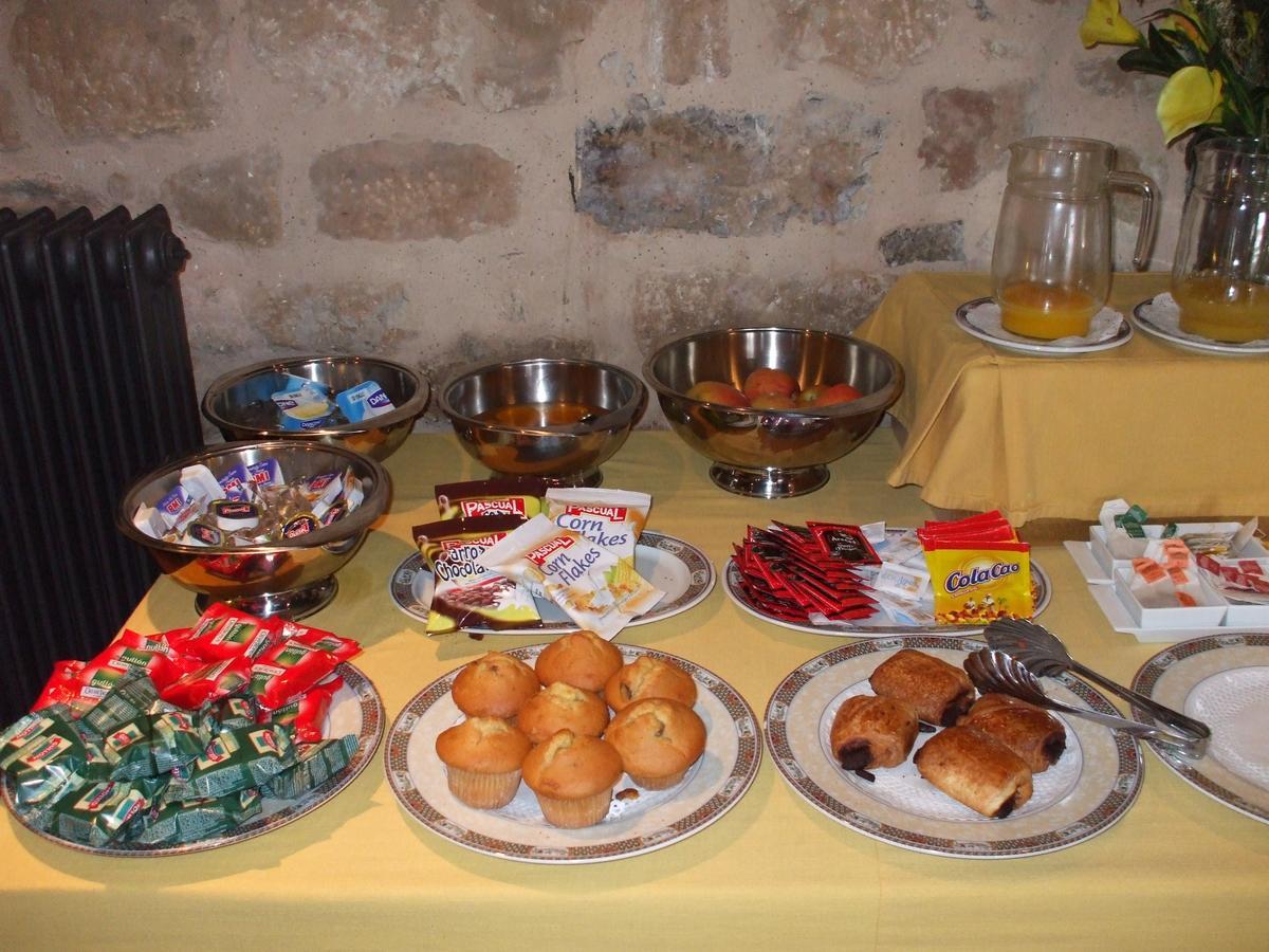 Hotel Posada Santa Maria La Real Aguilar de Campoo Bagian luar foto