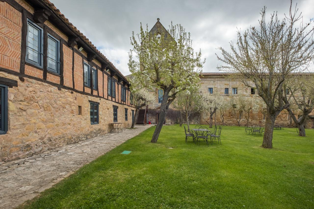 Hotel Posada Santa Maria La Real Aguilar de Campoo Bagian luar foto
