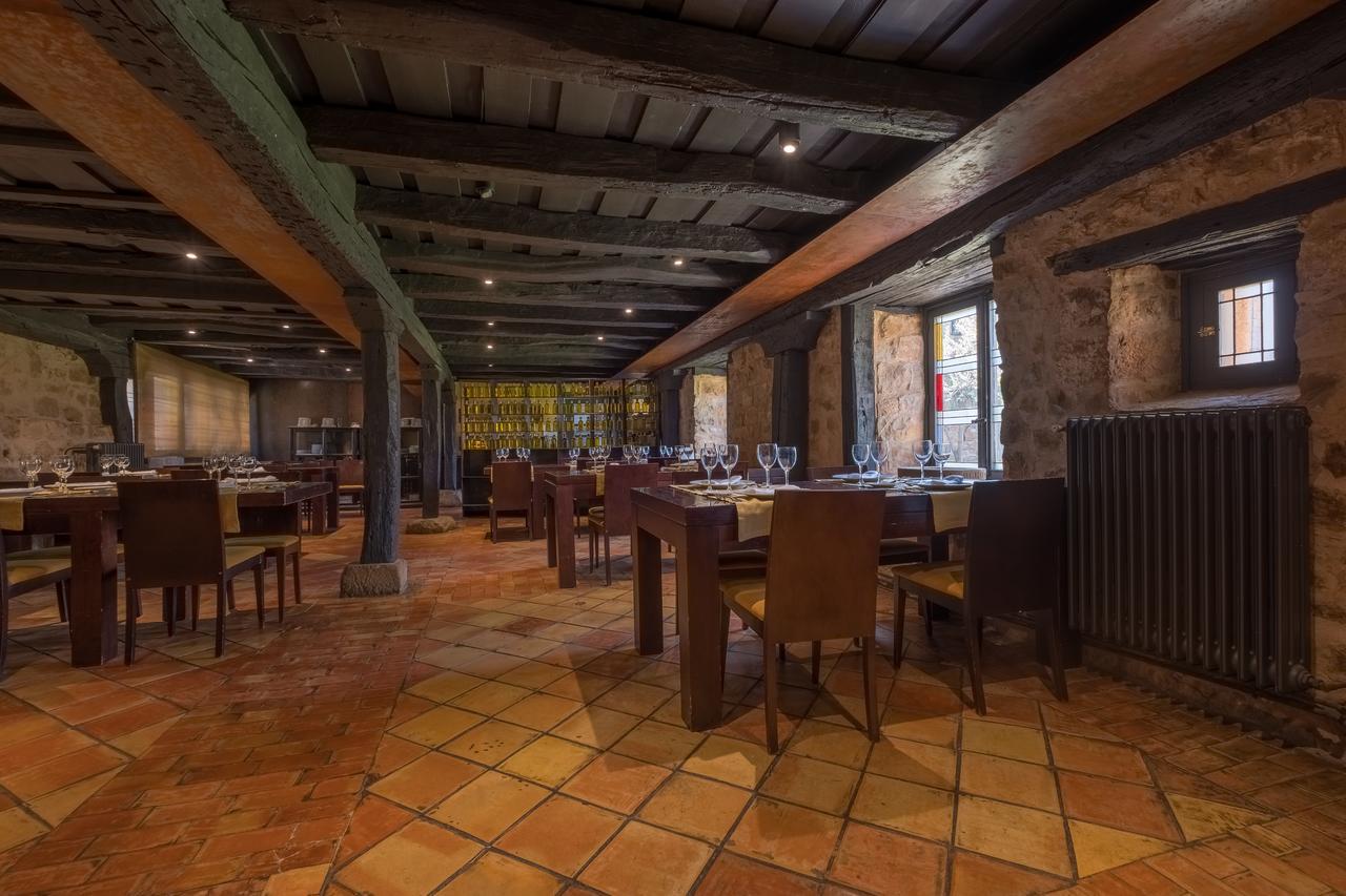 Hotel Posada Santa Maria La Real Aguilar de Campoo Bagian luar foto