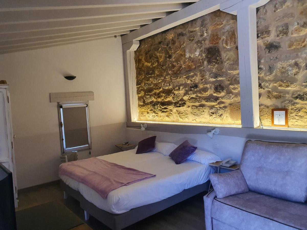 Hotel Posada Santa Maria La Real Aguilar de Campoo Bagian luar foto